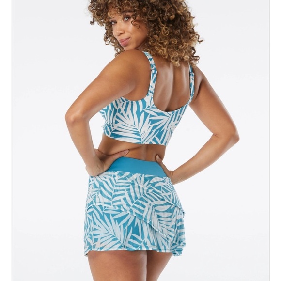 Coco Reef Elevate Bra Sized Shirred Underwire Bikini Top Royal Palm
Style U43461 - Picture 2 of 16